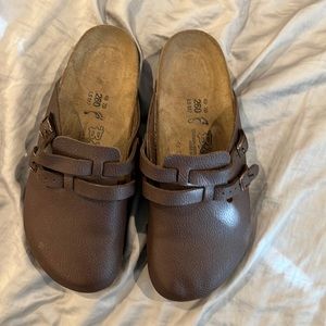 Birki’s shoes. Women size 9. Men size 7.